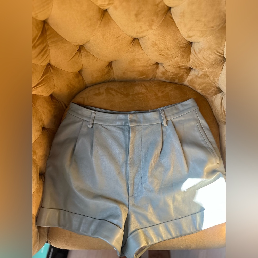 Alice and Olivia Leather Conry shorts in Sage green. 100% genuine leather